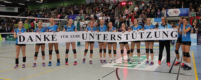 2016 03 30 uscmuenster vcwiesbaden Dank der Mannschaft foto detlef gottwald web