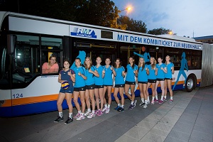 VC Wiesbaden beim Fotoshooting mit ESWE Verkehr Detlef Gottwald